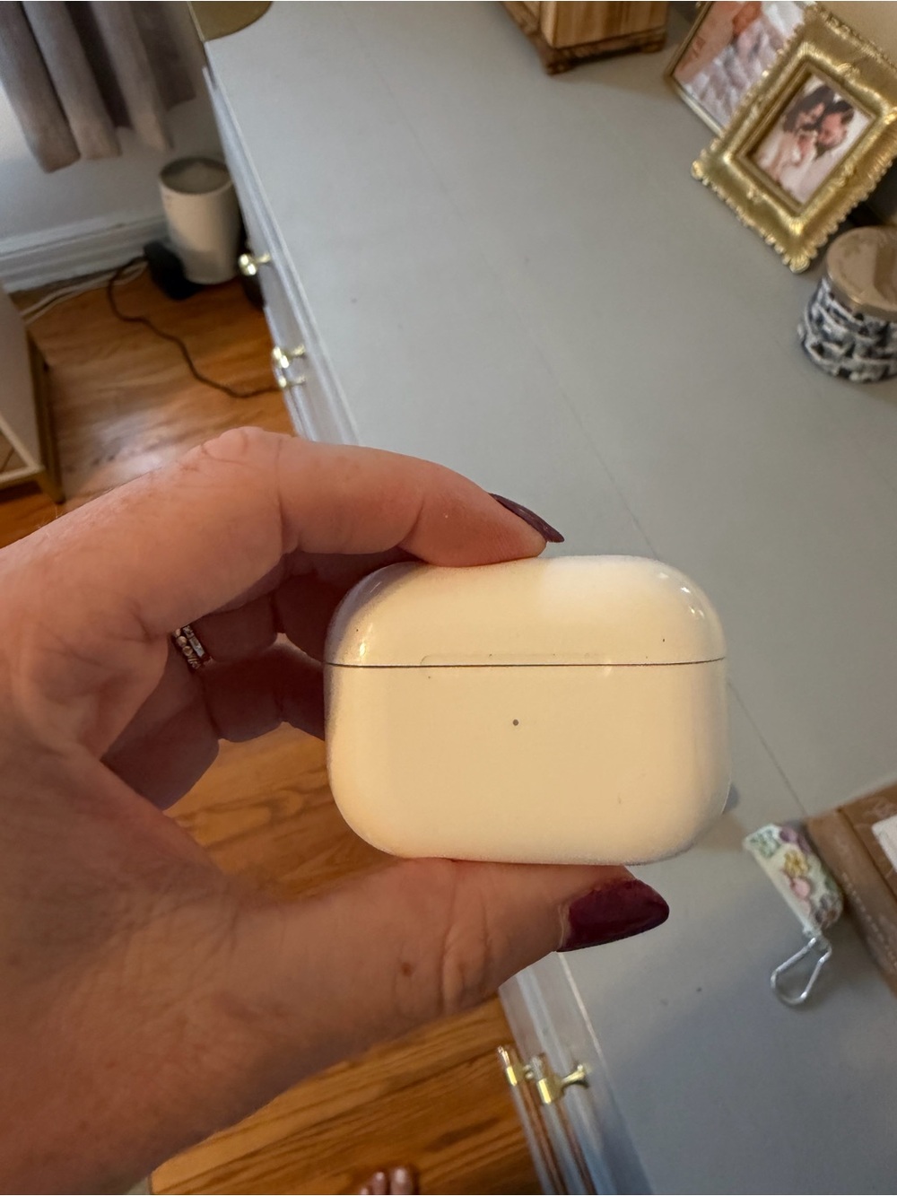 Apple White AirPods Pro first generation with case used